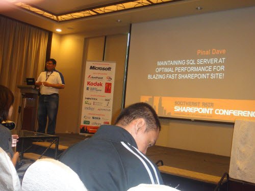 Pinal Dave presenting at SharePoint Conference at Singapore